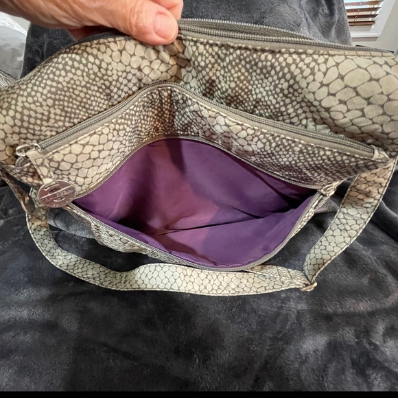 Travelon Greige Snakeskin Travelon Large RFID Bag - Picture 7 of 14